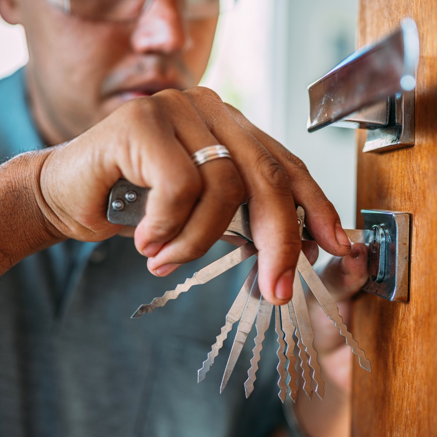 Entretien et réglage de serrure